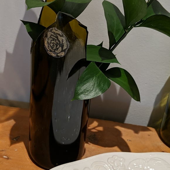 Vase made of wine bottle - Picture 2 of 3